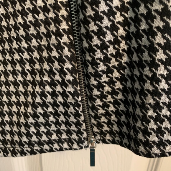 Lane Bryant ladies houndstooth sleeveless top. Plus size 18/20. Never worn. - Picture 3 of 4